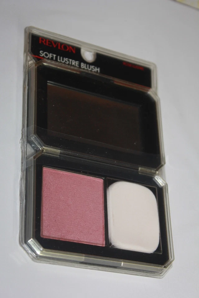 Revlon Soft Lustre Blush ROSE LUSTRE Carded + FREE SMALL BRUSH + 2 GIFTS  - Image 3 of 3