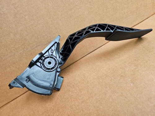 OEM GM 2015-2020 Chevy Suburban 5.3L Gas Throttle Accelerator Pedal - Picture 10 of 11