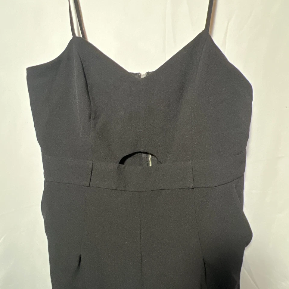 Macacão preto feminino material com buraco na fechadura tamanho grande alças de espaguete peça única - Imagem 2 de 4