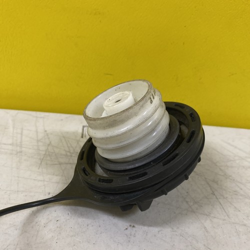 1989-2004 LAND ROVER DISCOVERY PETROL / DIESEL FUEL CAP WITH CORD - Picture 17 of 24