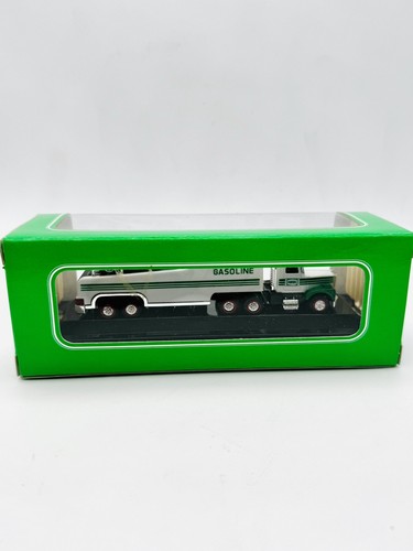 Vintage 2001 Hess Miniatur Spielzeug Rennwagen Transporter Neu in Box. - Bild 7 von 8