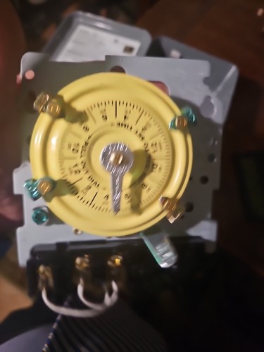 Interruptor de tiempo mecánico 24 horas INTERMATIC T101 Series 40 Amp 120V - Imagen 4 de 12