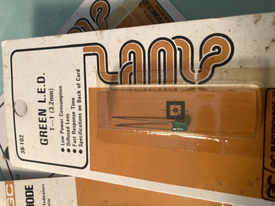 Diodo emisor de luz LED amarillo y verde GC de colección 7 piezas 2 pines T-1 3 mm NOS Foto 2 de 4