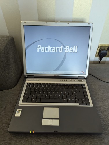 Packard Bell EasyNote QUA-K1 15" Vintage Windows XP Laptop - Bild 2 von 24