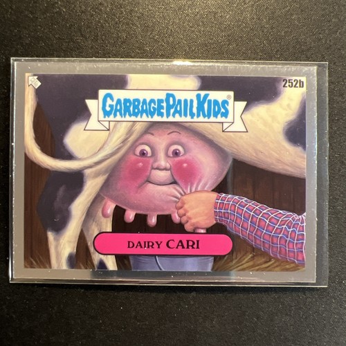 2025 Topps Chrome: Garbage Pail Kids-S7 #252b Dairy CARI 🐄🐷🐄 - Imagen 1 de 2