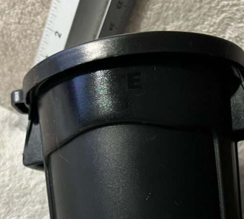 Basura Miniatura Bruta Rubbermaid con Tapa Negro MINI Juguete Pequeño Promo 4.5" - Imagen 5 de 7