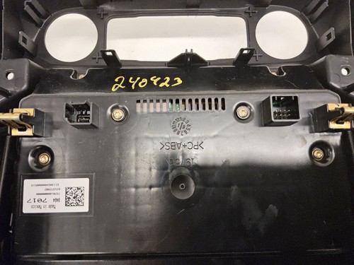 2018-2019 GMC Acadia Radio Display and Control Panel - Picture 6 of 12
