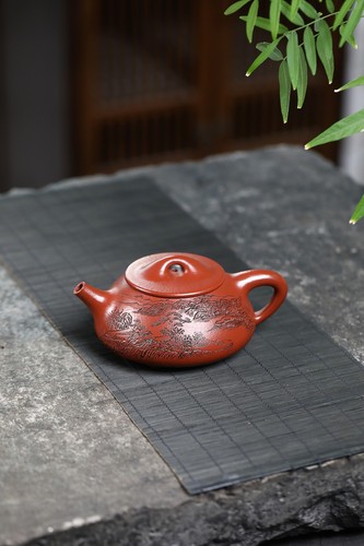 Chinese Yixing Zisha Clay Handmade Exquisite Teapot （鲍玉华 品名：景舟石瓢） - Picture 3 of 9