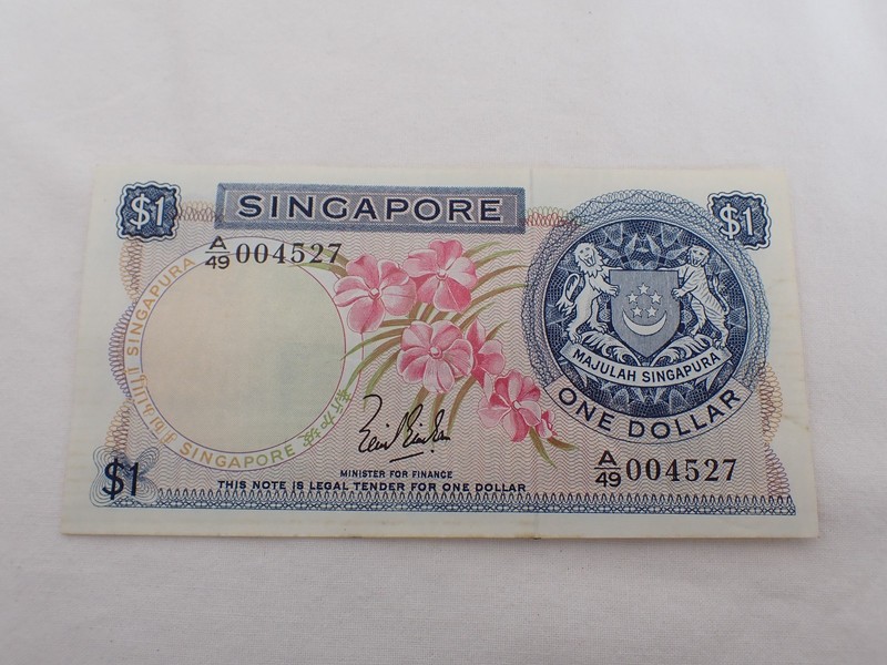 1980s Singapore One Dollar Banknote Crisp MZ-22