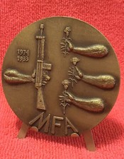 Belle et rare médaille Broze, MFA, 25 avril...