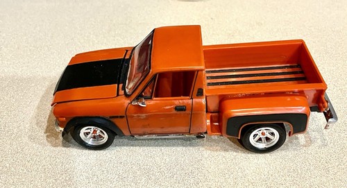 🏁 Built Model Vintage 1977 Monogram Chevy Luv Stepsider Pickup Truck 1/24 🏁 - Picture 5 of 9