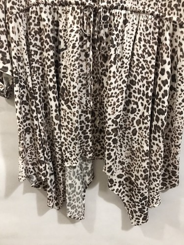 Torrid Babydoll Tunika dehnbar Leonard Print Hi-Lo Haifischbiss gekreuzter Rücken 4X - Bild 7 von 24