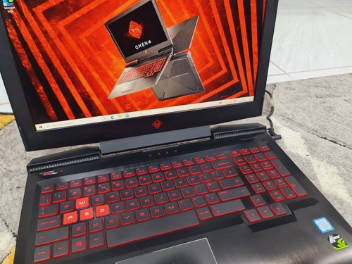 Computer portatile gaming HP OMEN 15,6", Intel Core i5-7300HQ, 8 GB Ram, SSD 128 GB + HDD 1 TB, W10 - Foto 4 di 16