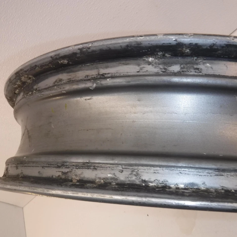 86-06 kawasaki concours 1000 OEM RODA TRASEIRA ARO TRASEIRO COM PNEU - Imagem 3 de 4