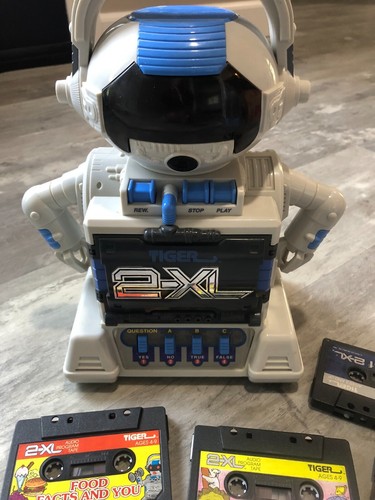 1992 Tiger Electronics 2-XL The Talking Robot - Tested Works Great
