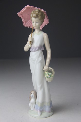 Vintage SIGNIERTE LLADRO #7617 Porzellan Figur Garten Klassiker Frau mit Regenschirm