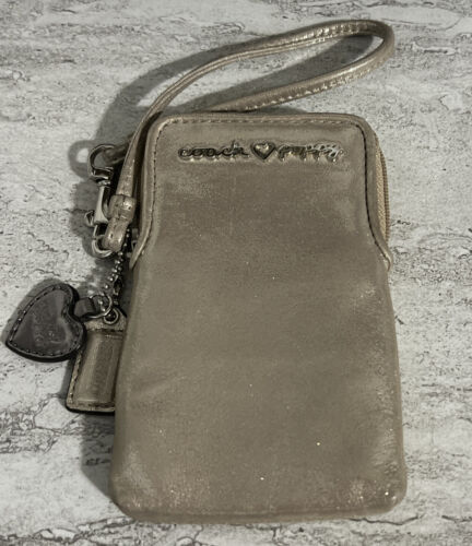 Coach🤍 Mohn Metallic Handy Geldbörse Herz Anhänger EUC - Bild 2 von 8