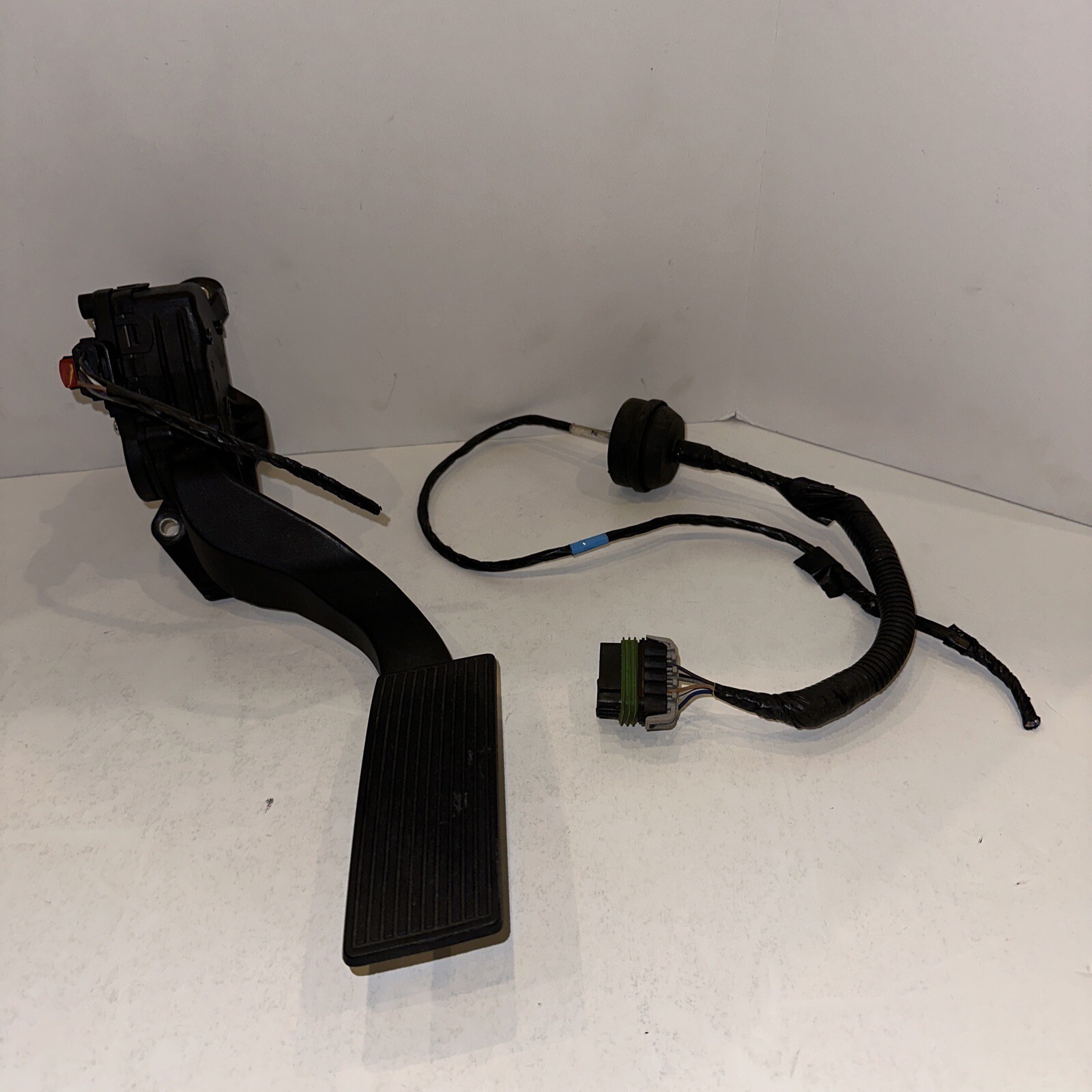 GM accelerator pedal With Harness LS Swap 2006 Silverado 5.3 6.0 8.1 4.