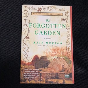 The-Forgotten-Garden-by-Kate-Morton-Soft-Cover-Book