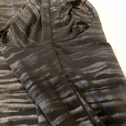 Maggie T Black Silky Stretch Jersey V Neck Tunic Shirt Top Metallic Sz 1 16-18 - Picture 10 of 12