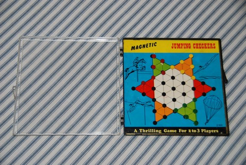 Vintage Magnetic Jumping Checkers -- Cathay - Picture 2 of 4