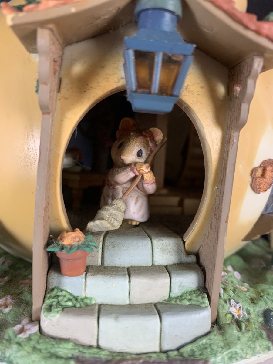 Enesco Teapot Bungalow Lighted Whiskerflick Famlily Mice Enesco Teapot Bungalow Lighted Whiskerflick Famlily Mice