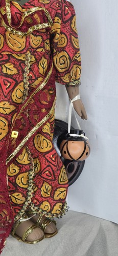 Ayana Porzellan Puppe schwarz afrikanisch schöne Blume 16" von Design Neu im Karton - Bild 2 von 12