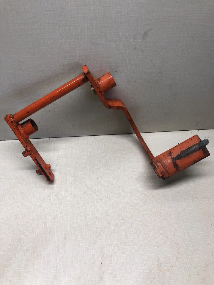 Conjunto de pedal de freno LH cuadro de tractor Allis Chalmers 616 Power Max Foto 3 de 4