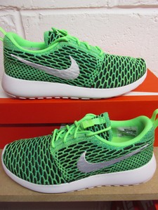 NIKE donna ROSHERUN FLYKNIT Scarpe da corsa 704927 305 Scarpe da tennis NIKE donna ROSHERUN FLYKNIT Scarpe da corsa 704927 305 Scarpe da tennis