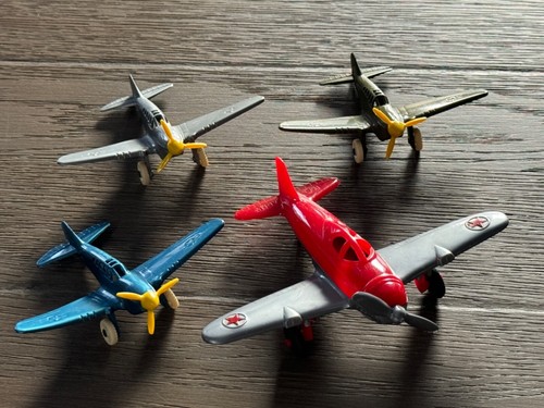 4 Vintage HUBLEY & Thomas TOY PLASTIC US ARMY WWII FIGHTER PLANE U.S.A. Airplane - Picture 3 of 20