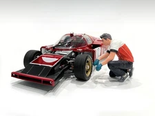 "RACE CREW" FIGURE #5 FOR 1/24 SCALE MODELS BY AMERICAN DIORAMA 25005