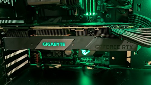 GIGABYTE GeForce RTX 2080 GAMING OC 8GB GDDR6 Graphics Card - Picture 2 of 7