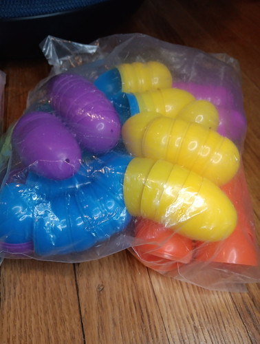 75+ Stück Großpackung befüllbare Kunststoff bunte Ostereiersuche Eier mehrere Farben - Bild 2 von 8