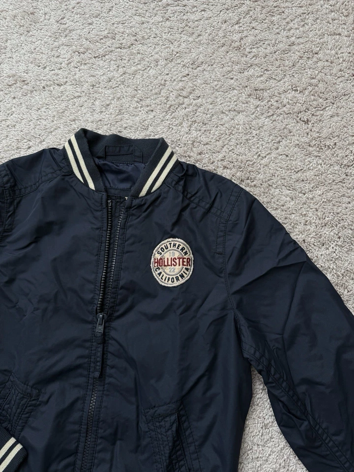 NUEVO CON ETIQUETAS HOLLISTER Y2K LOGO CHAQUETA BOMBER ABRIGO AZUL MARINO PARA HOMBRE TALLA MEDIANA Foto 3 de 4