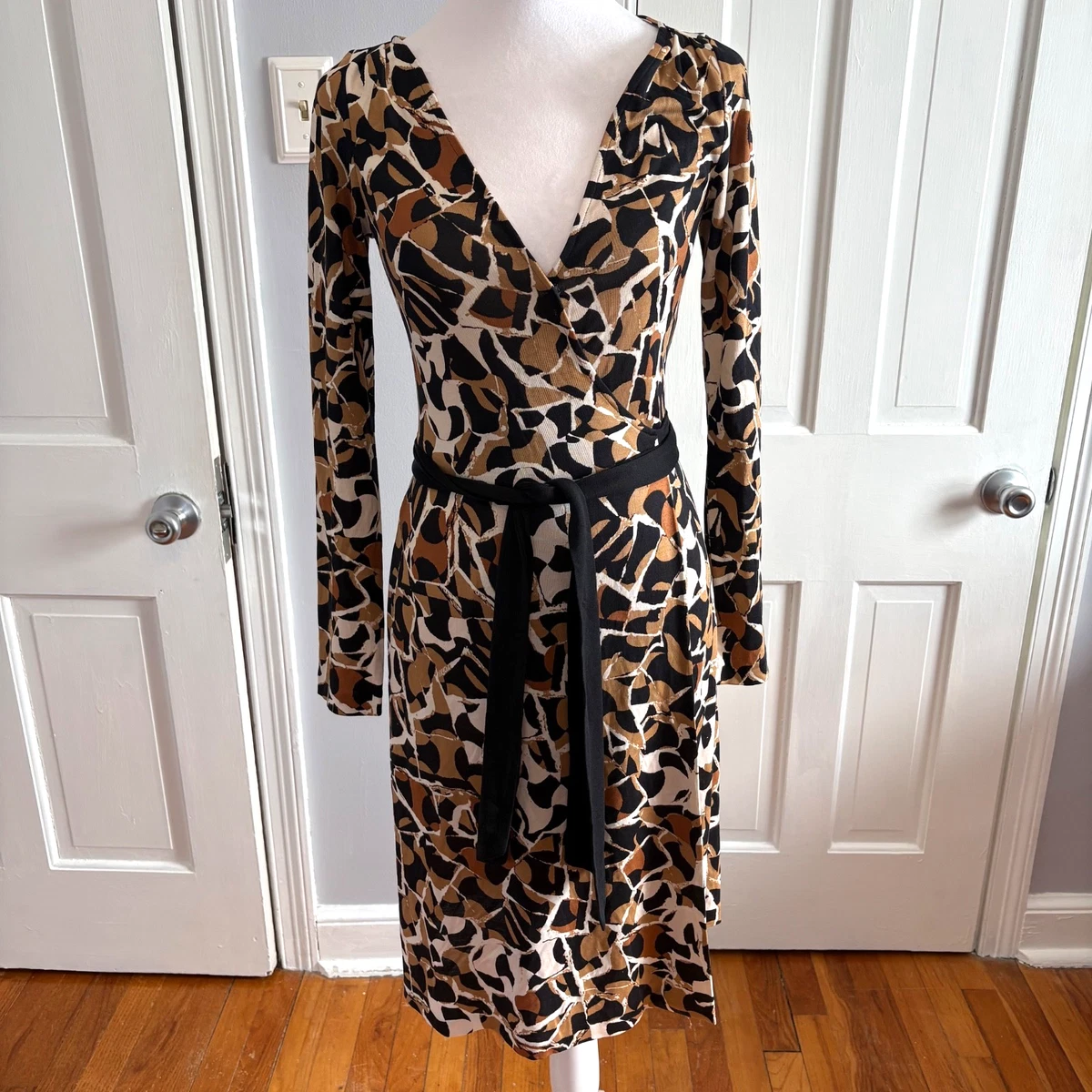 Furstenberg Wrap Dress Diane Von Furstenberg Rare! Original 1970's Diane Von Furstenberg Wrap Dress $250 Furstenberg Wrap Dress Diane Von Furstenberg Rare! Original 1970's Diane Von Furstenberg Wrap Dress $250