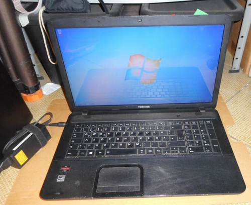 Toshiba Satellite C870 - 11T Schermo 17,3" - AMD E1-1200 + 8Gb Ram + 640Gb HDD - Foto 11 di 14