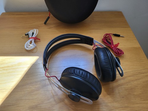 Sennheiser MOMENTUM 1.0 Wired Over Ear Headphones -What HiFi 2013 Awards - - Picture 11 of 14