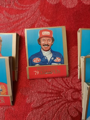 Nascar Racing MatchBook set di 25 oggetti da collezione - Foto 5 di 14