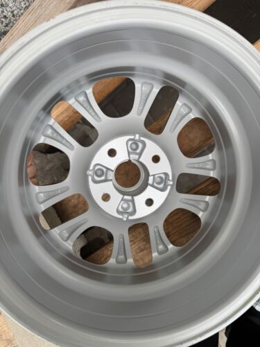 CERCHI IN LEGA FIAT PANDA RAGGIO 14 POLLICI OTTIMI NUOVI + COPRIMOZZO PANDA - Foto 3 di 5