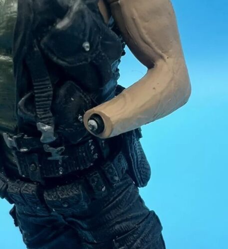McFarlane Terminator 2 Sarah Connor Figure (Missing Left Hand) (Figure Only) - Picture 3 of 10