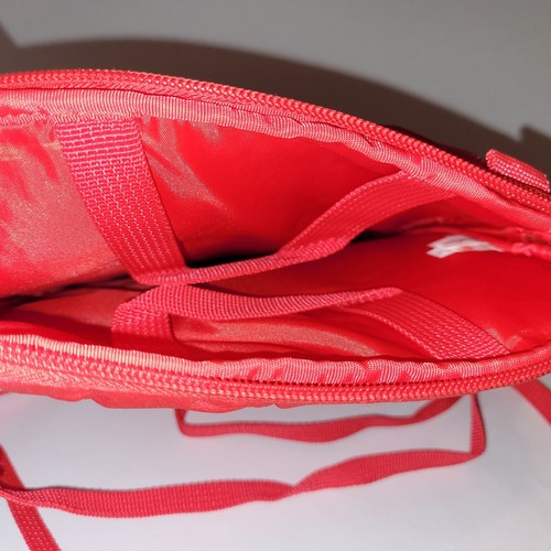 Disney Parks rote Umhängetasche Minnie Mouse Schleife geprägt D-Tech Tablet 11" Handtasche Tasche - Bild 5 von 21