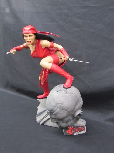 Sideshow 1/4 Scale Elektra Marvel Premium Format Statue MIB VZ501 - Picture 8 of 10