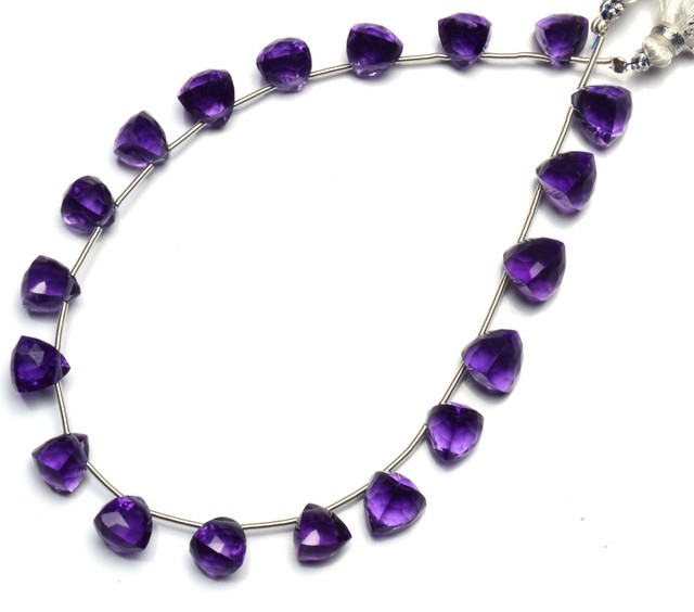 Afrikanischer Amethyst Farbe Hydro Quarz Facettiert 8MM Trillion Form Briolette Afrikanischer Amethyst Farbe Hydro Quarz Facettiert 8MM Trillion Form Briolette