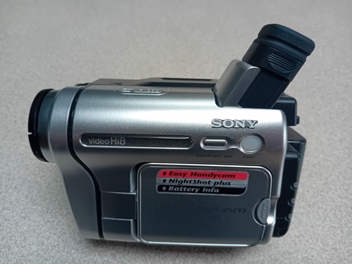 SONY Handycam CCD-TRV238E Hi-8 SP/LP Camcorder with accessories - Picture 8 of 24