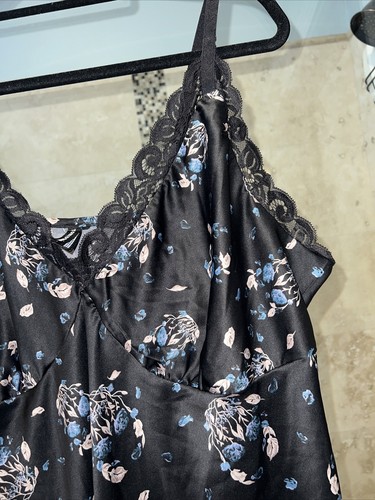 Torrid     BABYDOLL - SATIN FLORAL SKULL BLACK   2 - Picture 5 of 9