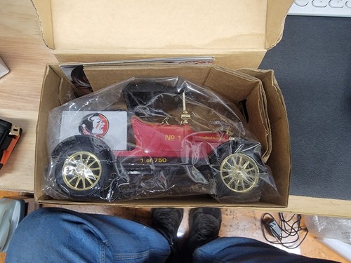 ERTL 1918 FORD  RUNABOUT Bank 1/25 SCALE Florida State University Edition  - Picture 7 of 18