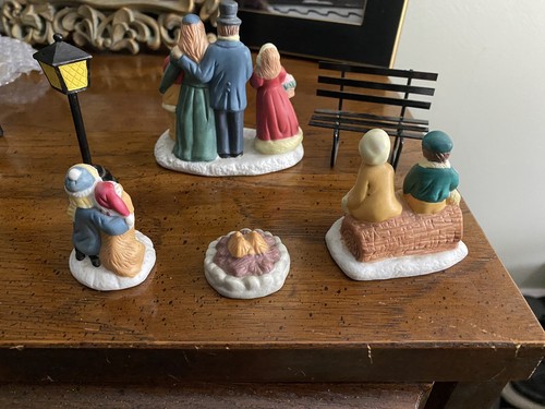 House of Lloyd porcelain Victorian six piece Christmas around the world figures - Picture 3 of 3