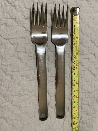 Two 7.5" DINNER FORKS Splendide BLIZZARD 18-8 Stainless Steel Korea - Picture 1 of 4