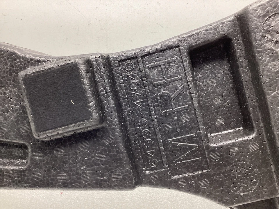 Toyota Prius 2016-2019 puerta trasera derecha maletero espuma OEM 64995-47040 Foto 3 de 4