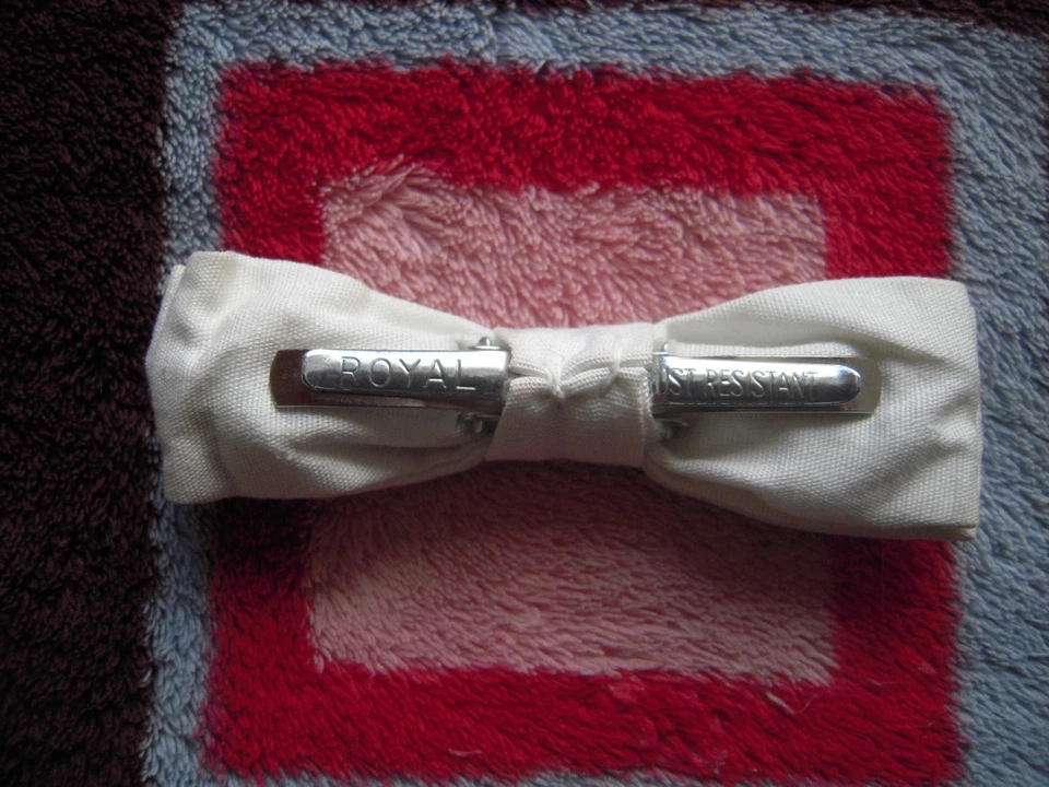 PAJARITA BLANCA CON CLIP RESISTENTE AL ÓXIDO REAL VINTAGE AÑOS 90 3-1/2" X 1" Foto 2 de 4